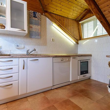 Impeccable 3-Bed Apartment In Дубровник Екстер'єр фото